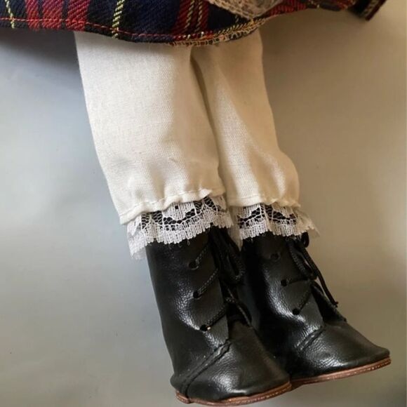 COLLECTOR” VTG.  BEAUTIFUL Victorian Exclusive Doll 16" Tall Cap Blonde Hair - Picture 3 of 9